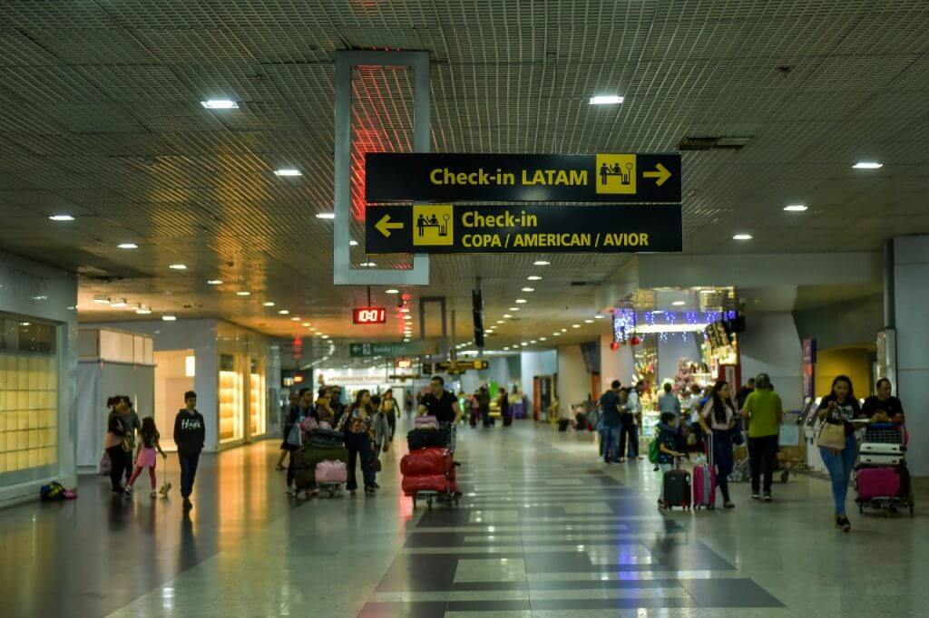 Governo do Amazonas busca reverter suspensão da Latam a três voos diretos para Manaus