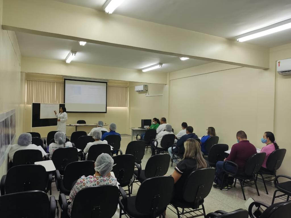 Prefeitura de Manaus promove curso de Cálculo, Diluição e Estabilidade de Medicamentos na Maternidade Moura Tapajóz