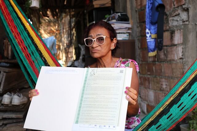 Famílias do Nova Esperança recebem títulos definitivos de moradia