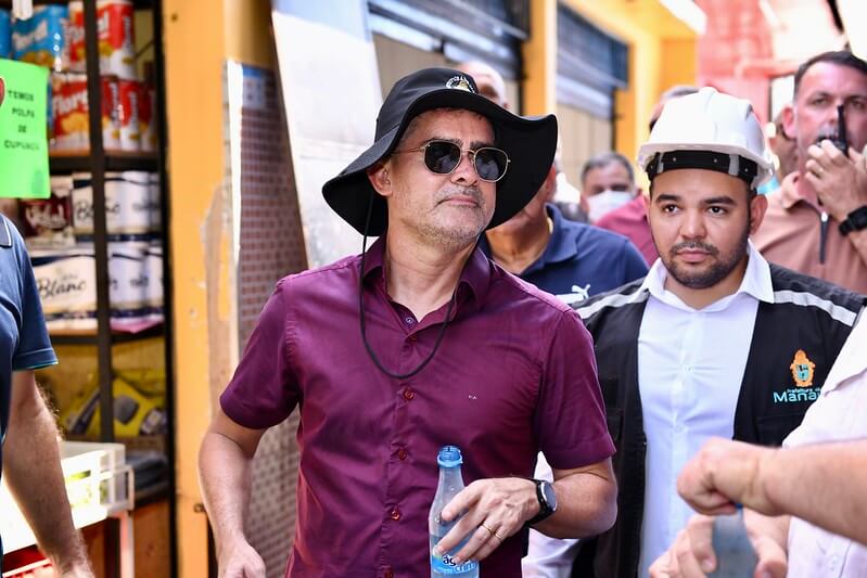 Prefeito David Almeida vistoria revitalização das feiras do São Francisco e da Raiz, na zona Sul