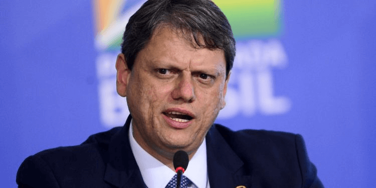 Candidato de Bolsonaro, Tarcísio de Freitas sofre atentado em Paraisópolis (SP)