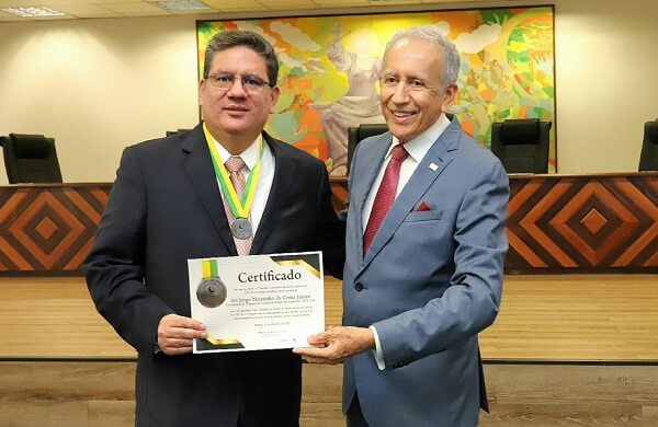 Conselheiro-corregedor do TCE-AM recebe homenagem em evento do Tribunal Regional do Trabalho