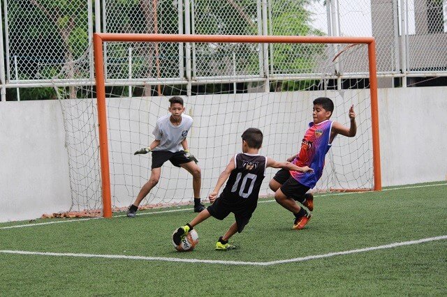 Em clima de Copa, projeto leva atividades esportivas para alunos de escolas públicas de Manaus