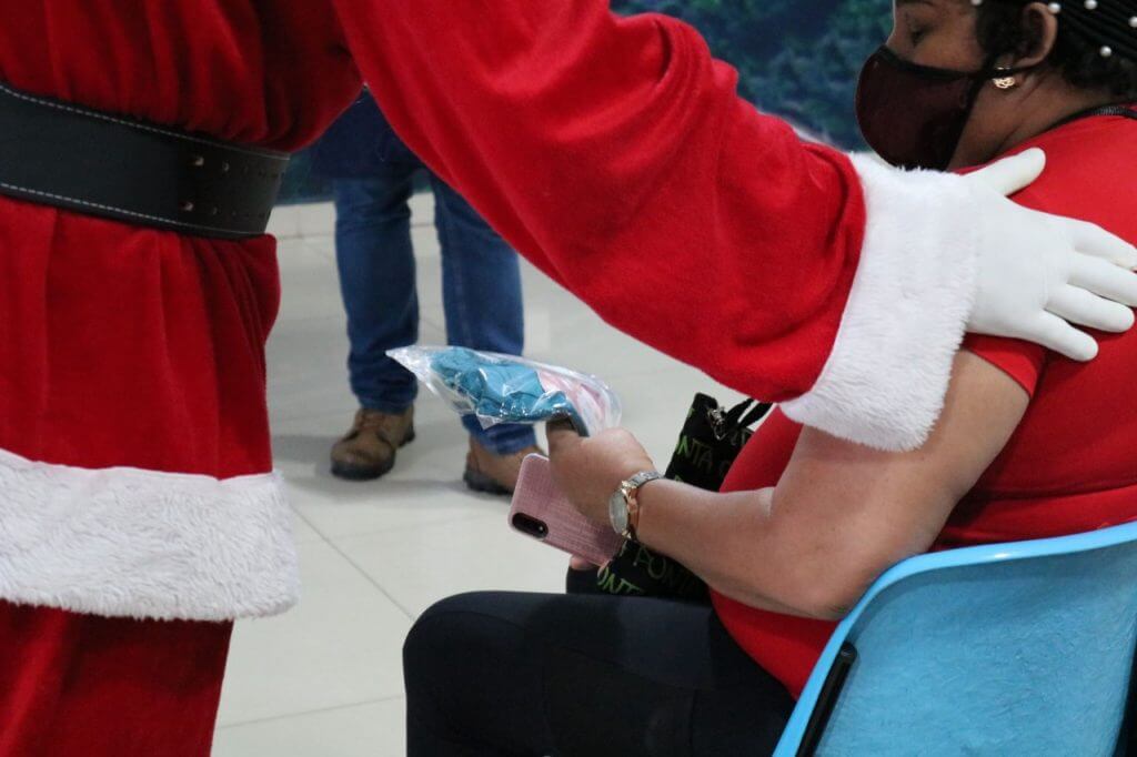 Pacientes da FCecon recebem visita do Papai Noel