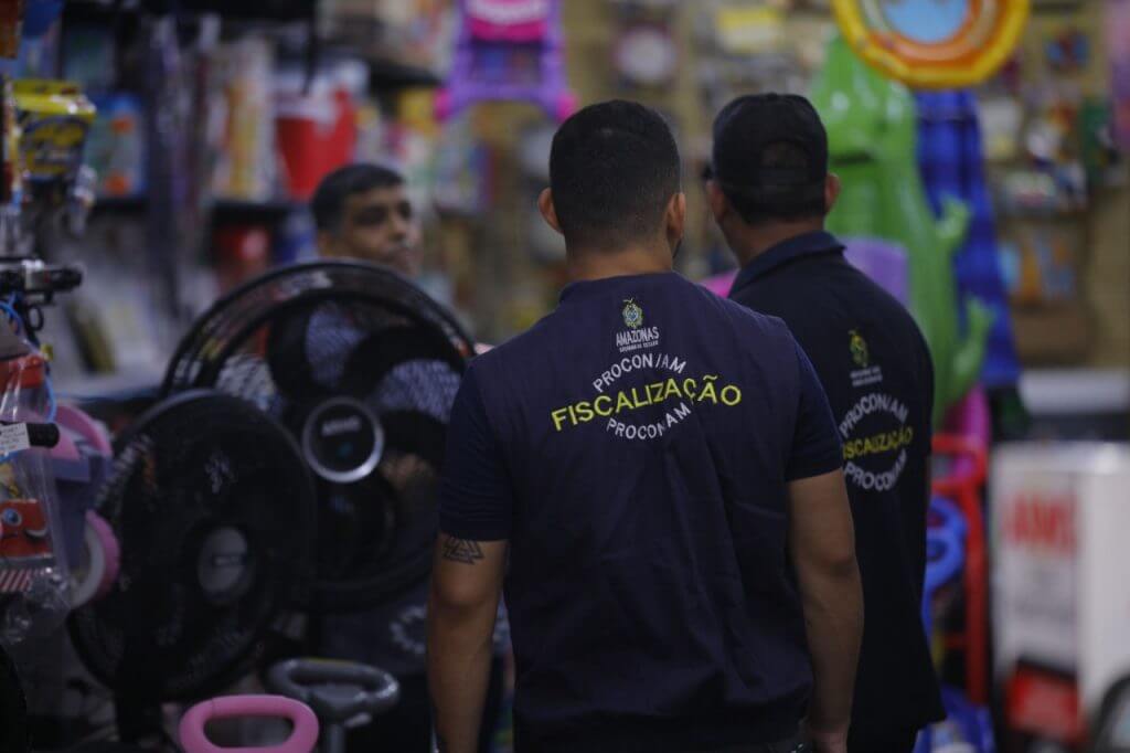 Procon Amazonas faz blitz educativa para preparar comercio para o Natal