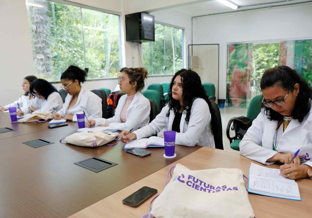Alunas amazonenses participam de projeto nacional de incentivo a pesquisa cientifica