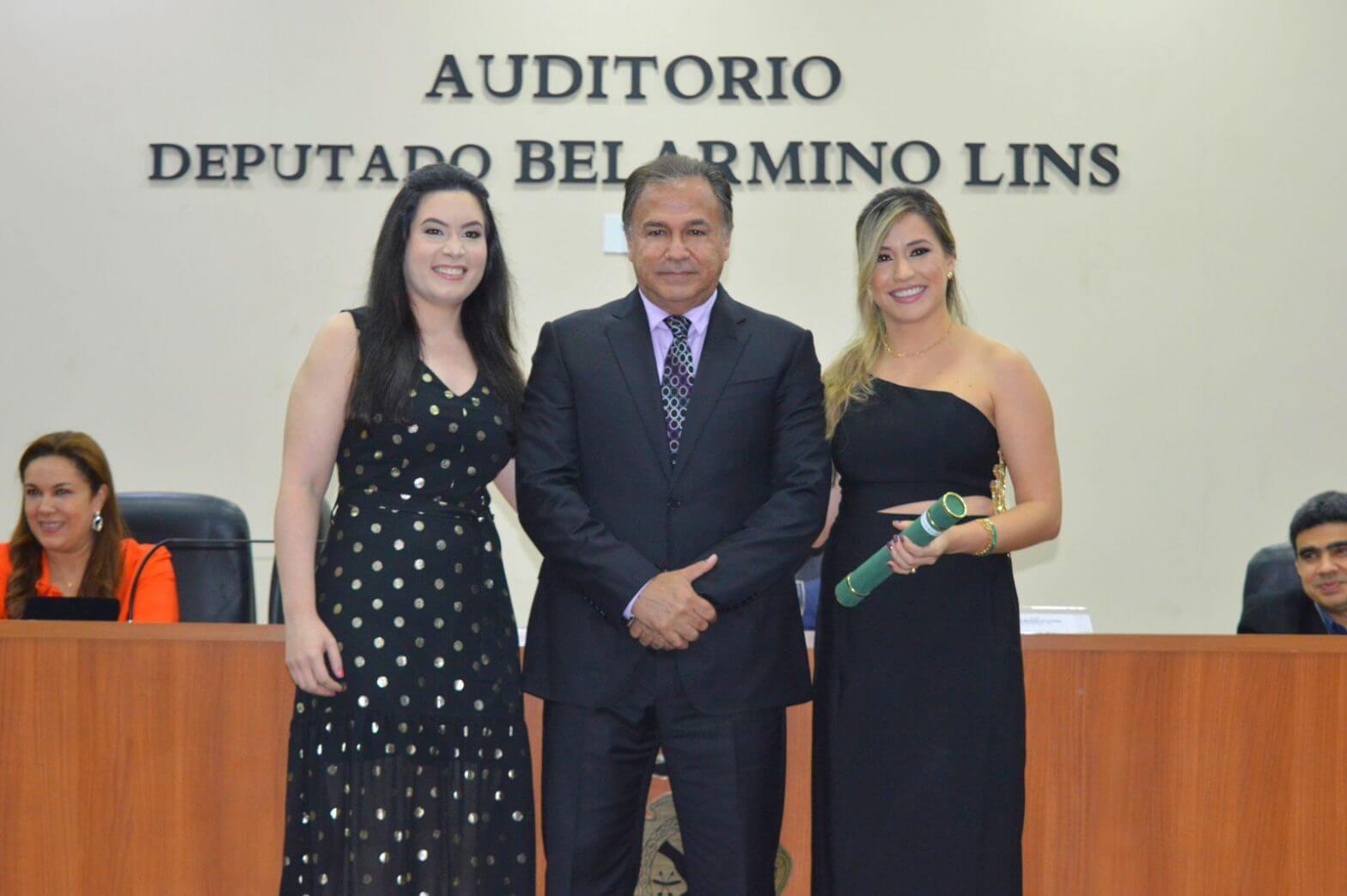 Fundacao Hospital Adriano Jorge forma 19 novos medicos