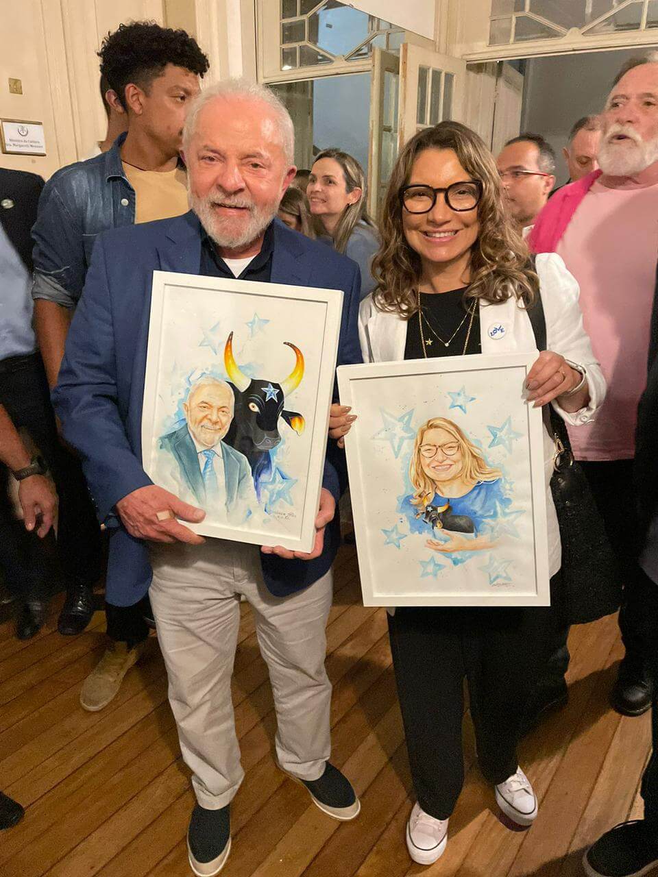 Presidente Lula primeira dama Janja e ministra Margareth Menezes recebem obras de artistas do Caprichoso