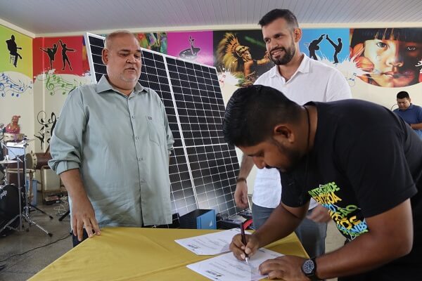 Em Maues Governo do Amazonas realiza capacitacao e entrega placas solares do programa Brilha Amazonas