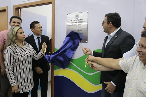 Governador Wilson Lima inaugura posto para emissao de passaporte no PAC Studio 5