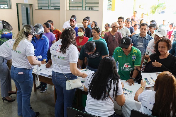 Governo do Amazonas recebe moradores de Parintins na devolutiva da Consulta Publica do Prosai 1