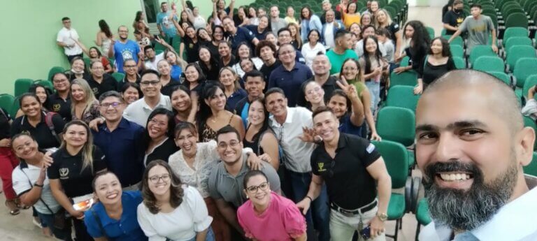 Coordenador-Diego-Cavalcante-compartilhou-experiencia-com-os-alunos-da-unidade-Parintins Fametro Parintins realiza palestra sobre o profissional de psicologia