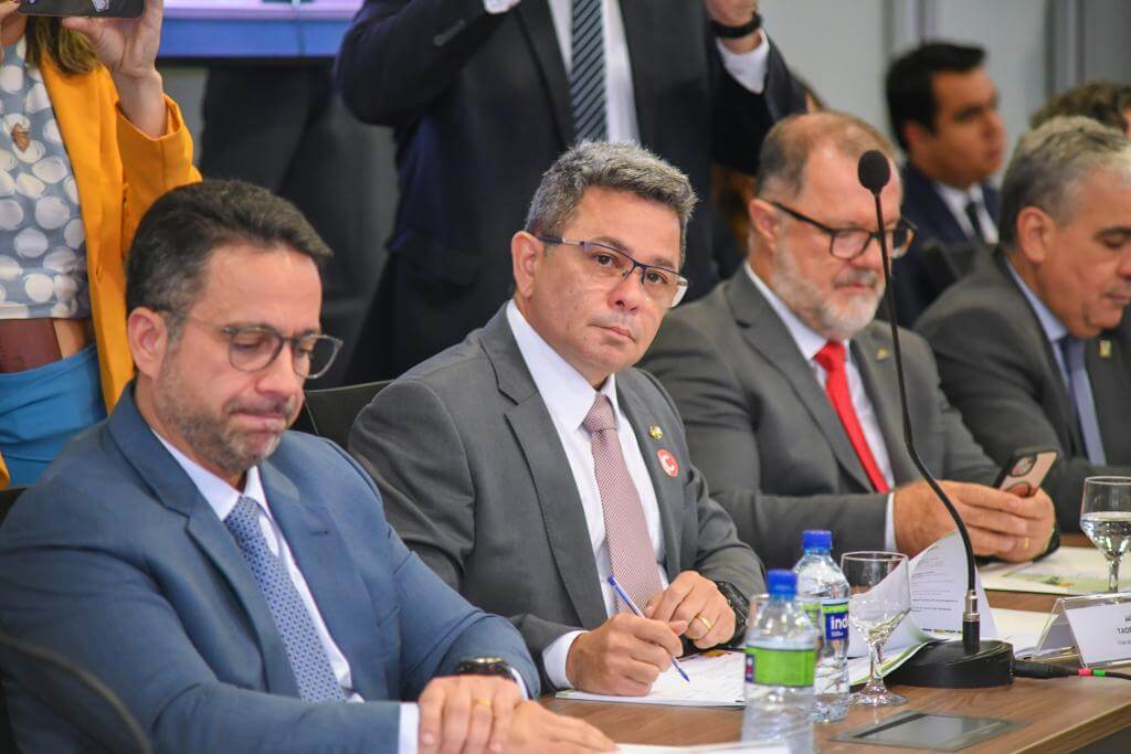 Governo do Amazonas reforca posicao na reforma tributaria e compromisso com economia verde em Brasilia