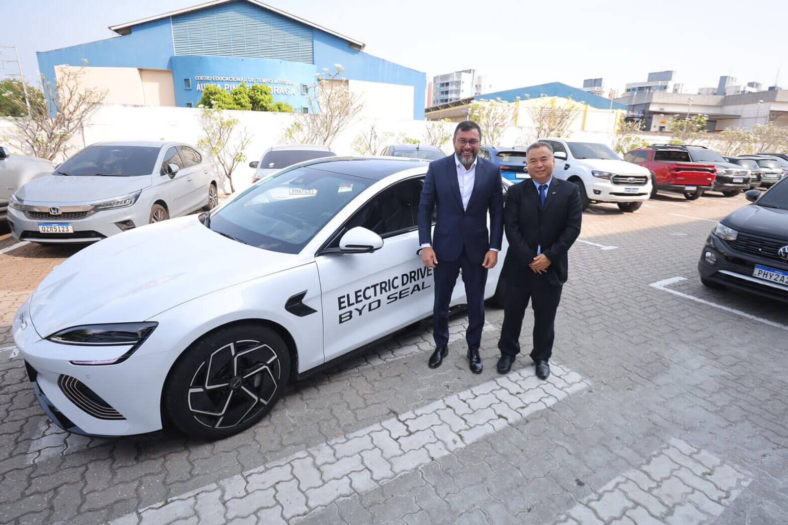Wilson Lima reune com representantes de empresa de veiculos eletricos e destaca importancia da transicao para transportes sustentaveis