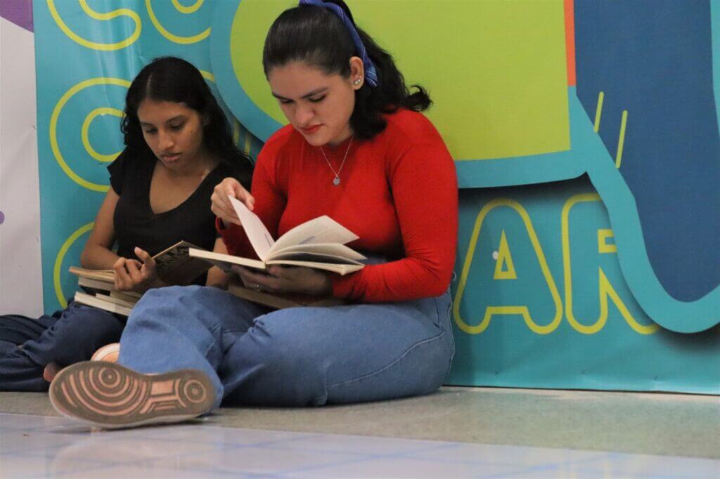 Mais de 2 mil livros sao doados na 2a edicao da acao literaria promovida pela Imprensa Oficial na zona leste de Manaus