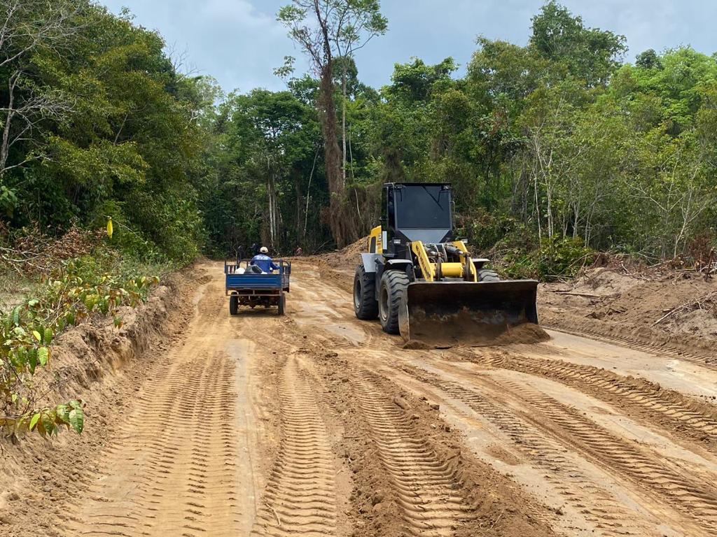 Prefeitura de Parintins realiza ação no interior para escoamento da produção rural