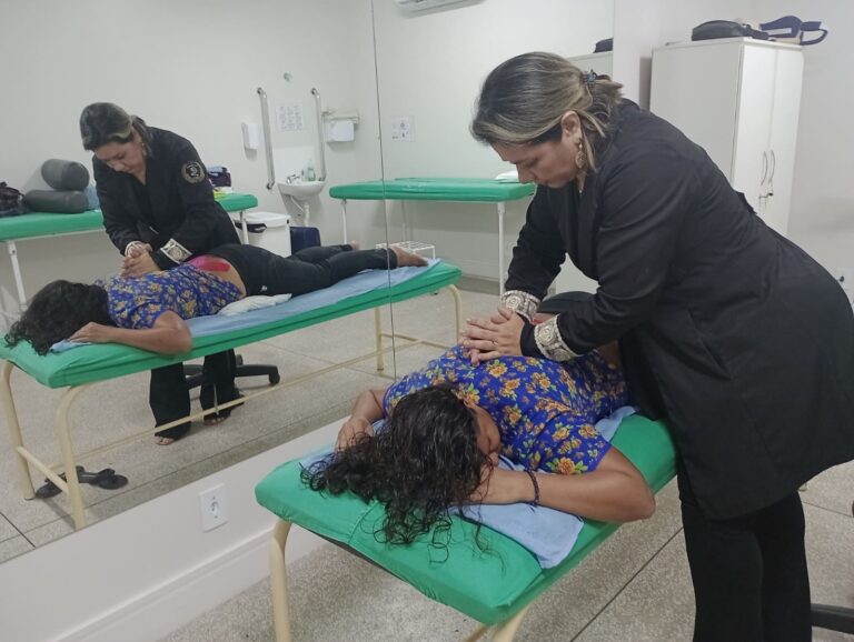 SES AM.02 Paciente com hernia de disco realizando fisioterapia 768x578 1