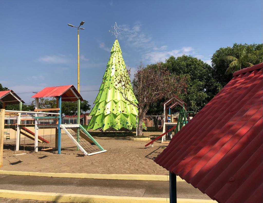 Prefeitura de Parintins realiza chegada do Papai Noel