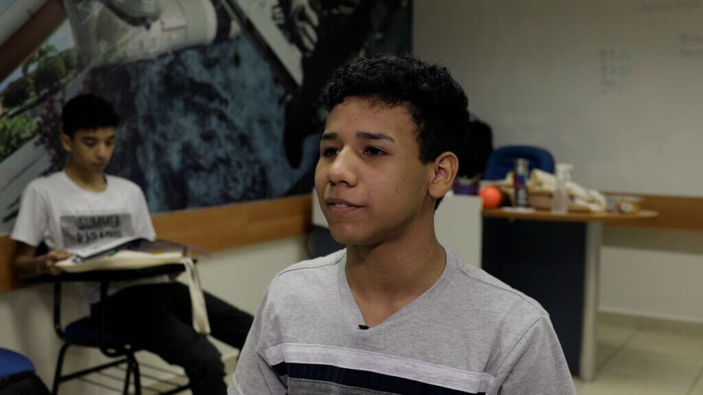 Jovem Bilingue 1