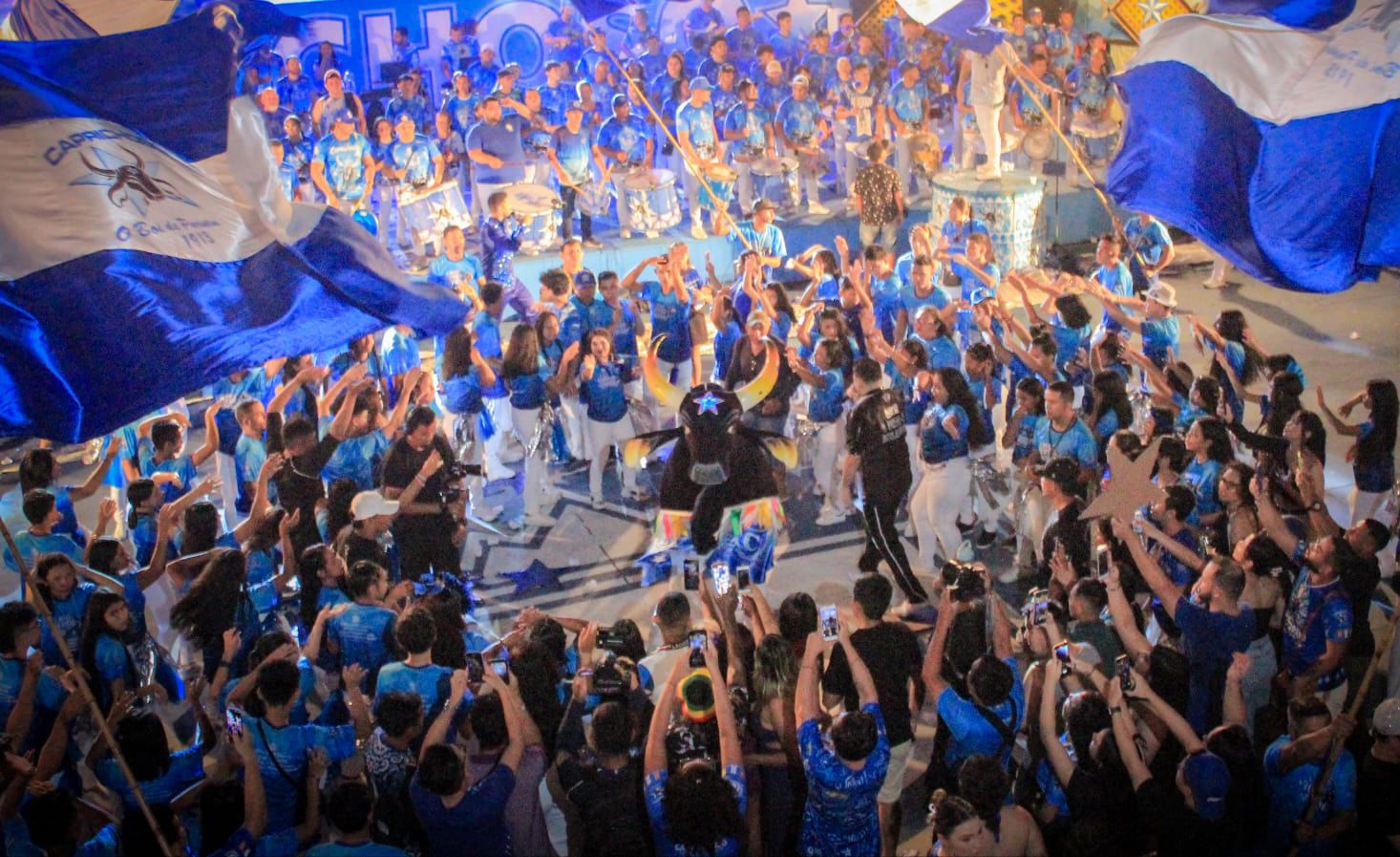 Caprichoso exalta nação azul e branca