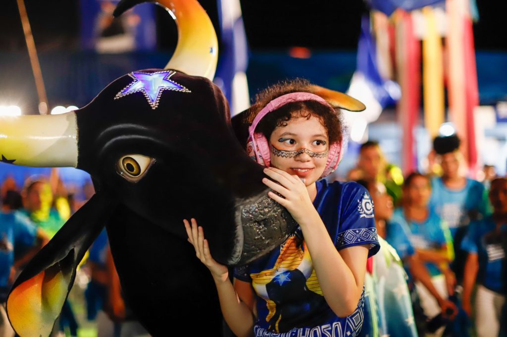 Caprichoso-exalta-nacao-azul-e-branca-2-1024x682 Noite da Galera: em festa apoteótica, Caprichoso exalta nação azul e branca