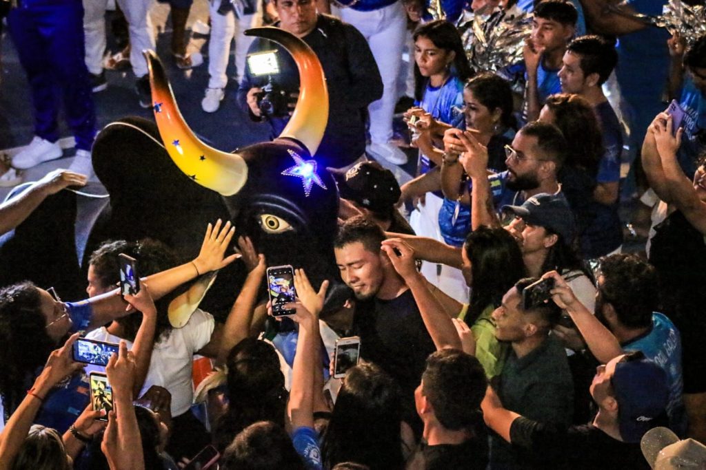 Caprichoso-exalta-nacao-azul-e-branca-7-1024x683 Noite da Galera: em festa apoteótica, Caprichoso exalta nação azul e branca