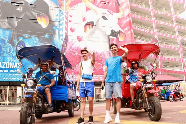 Festival de Parintins 2024: ECOrota do ‘Recicla, Galera’ inova ao trocar recicláveis por flal