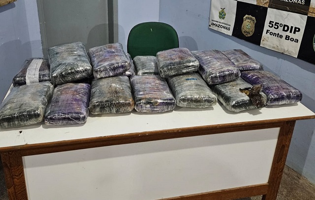 PC-AM prende duas jovens transportando 22 quilos de maconha em lancha em Fonte Boa