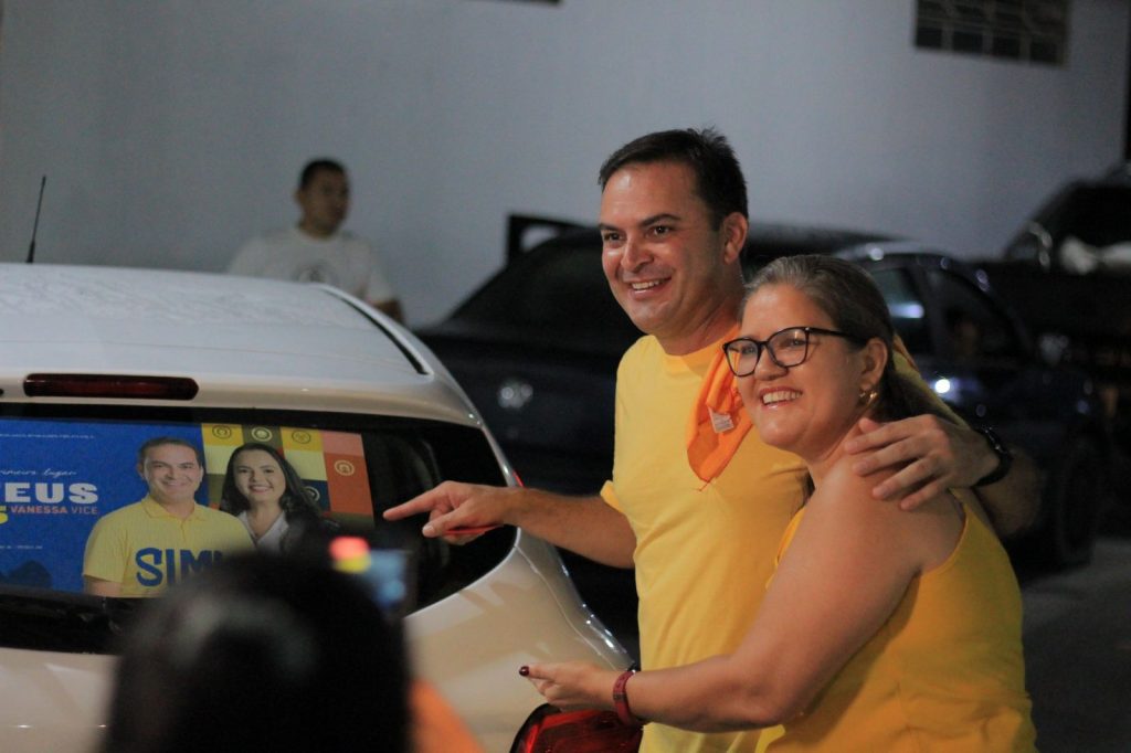 Mateus-Assayag-realiza-adesivaco-e-inicia-campanha-para-prefeito-de-Parintins-2-1024x682 Mateus Assayag realiza adesivaço e inicia campanha para prefeito de Parintins