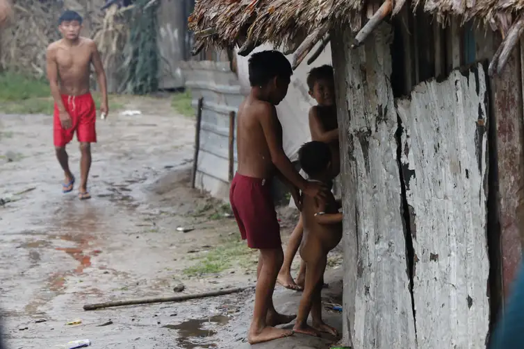 Terras-indigenas-sofrem-mais-com-analfabetismo-e-domicilio-precario-1 Terras indígenas sofrem mais com analfabetismo e domicílio precário