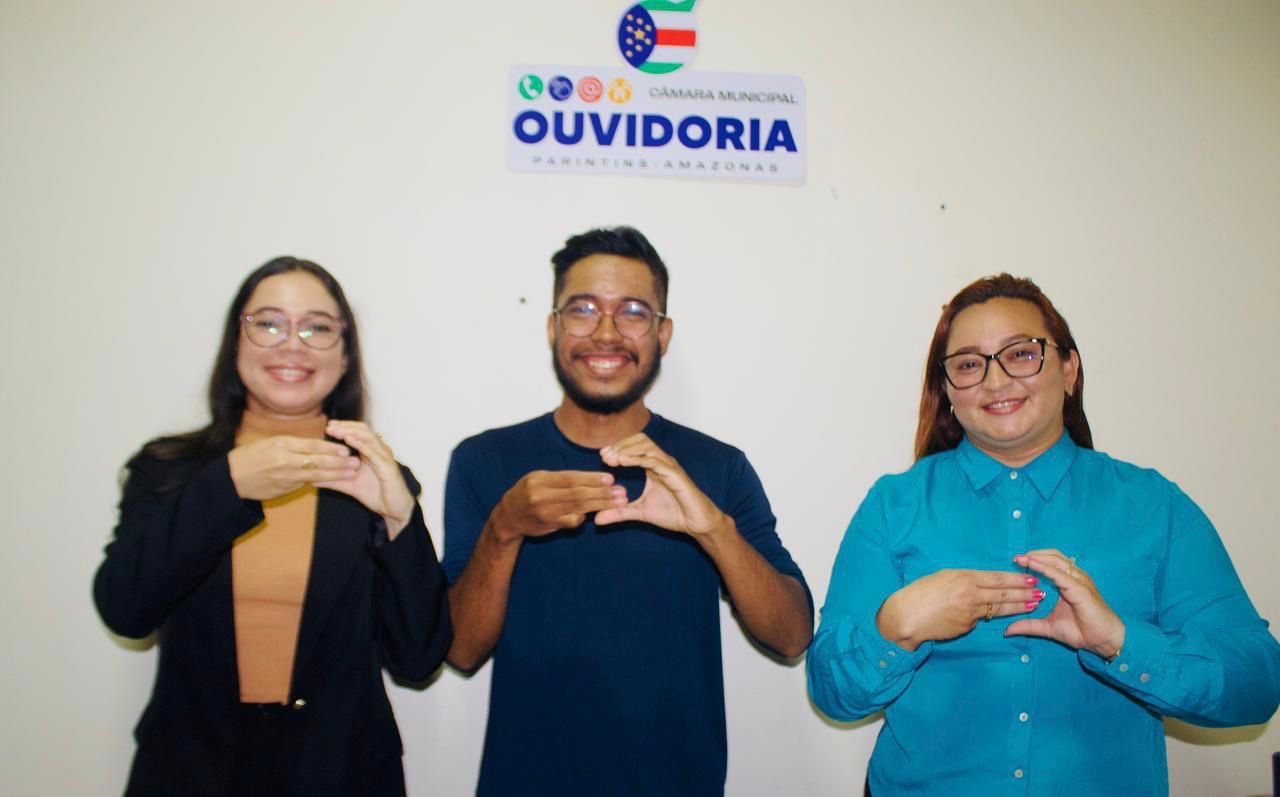 Câmara de Parintins promove inclusão com curso de Libras para Ouvidoria