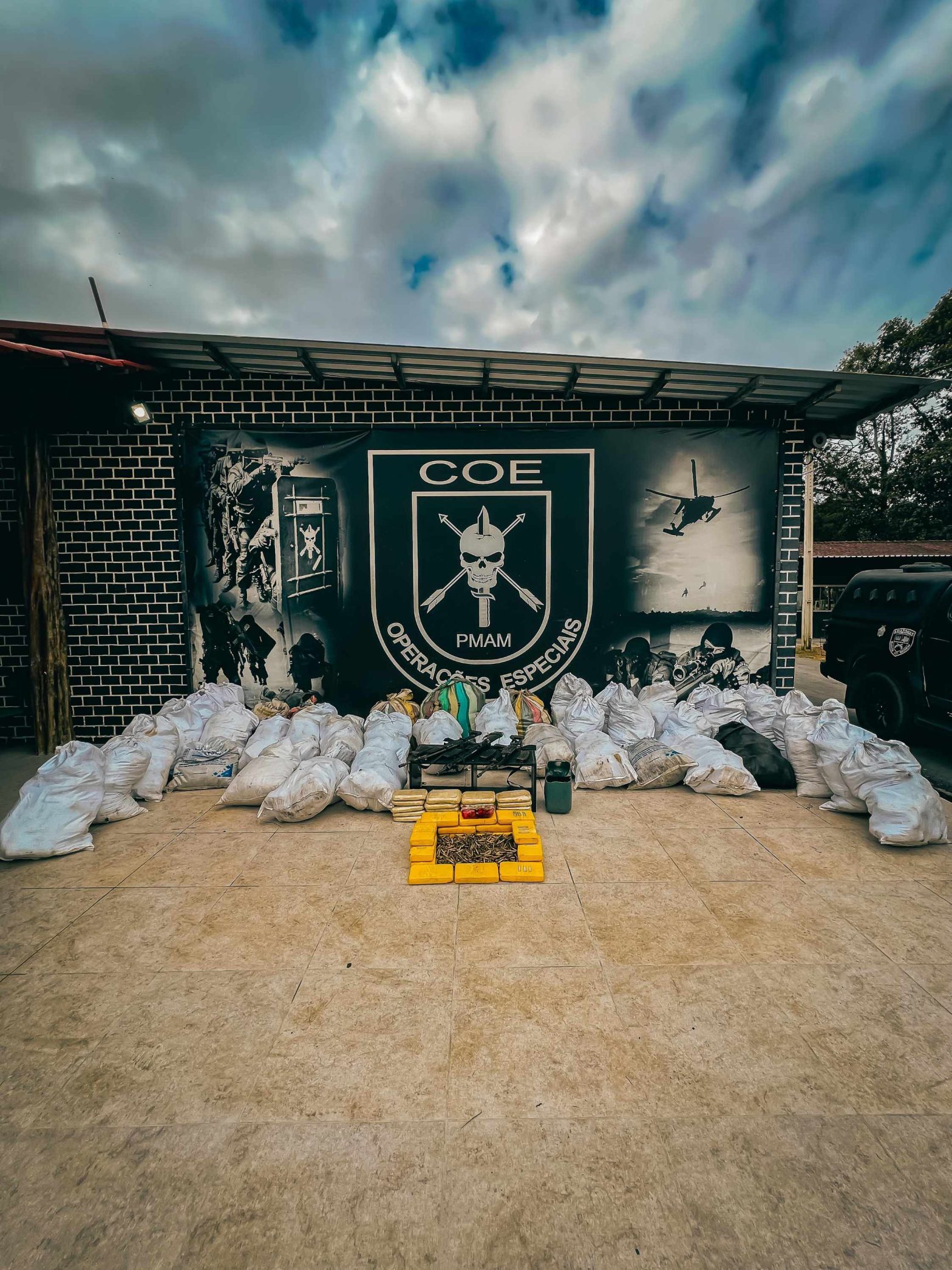 Em ação conjunta no rio Solimões, Polícia Militar do Amazonas e Polícia Federal apreendem cerca de 1,4 tonelada de drogas e fuzis