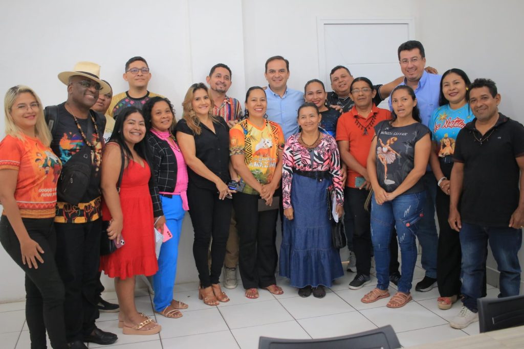 WhatsApp-Image-2025-01-29-at-11.17.28-1024x683 “O objetivo da gestão é investir, fortalecer e incentivar cada vez mais nossa cultura”, afirma prefeito de Parintins, Mateus Assayag