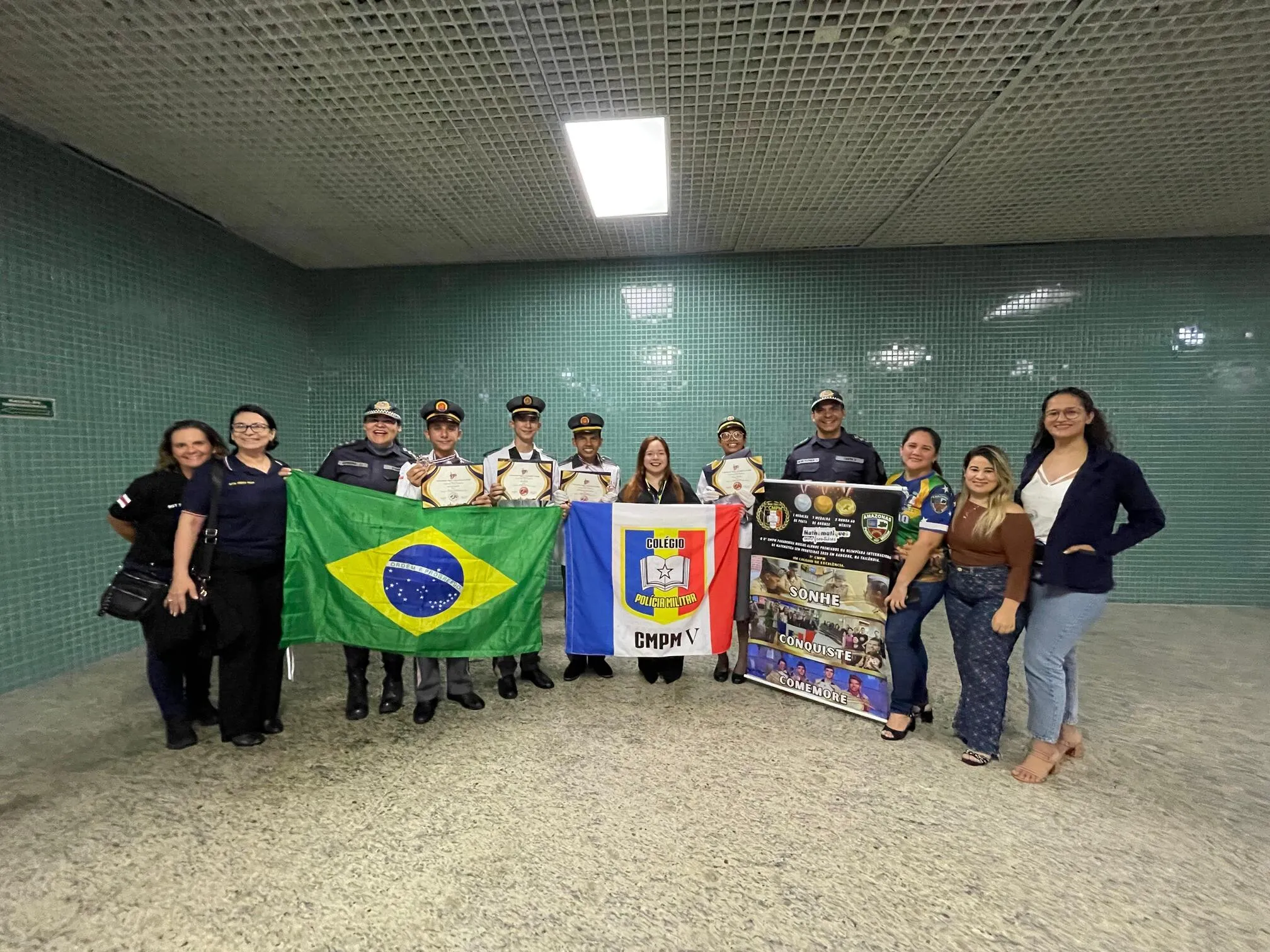 Estudantes medalhistas na Olimpíada Internacional de Matemática na Tailândia retornam a Manaus