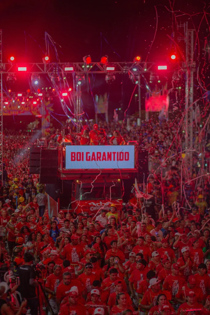 Boi-Garantido-Arrasa-no-Carnaboi-2025-6-683x1024 Boi Garantido Arrasa no Carnaboi 2025 e Mostra que é o Boi do Povão!