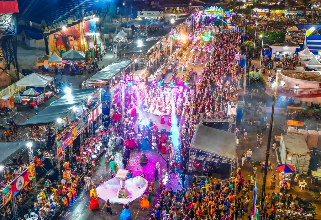 Parintins-se-consolida-como-um-dos-principais-destinos-do-Carnaval-do-Norte-do-Brasil-4-1024x701 Carnailha 2025: O Maior Carnaval do Norte do Brasil