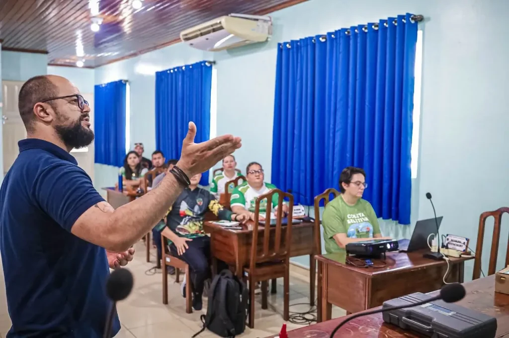 Prefeitura-de-Parintins-promove-oficinas-e-3-1024x681 Parintins e Nhamundá firmam parceria para capacitação em Meio Ambiente