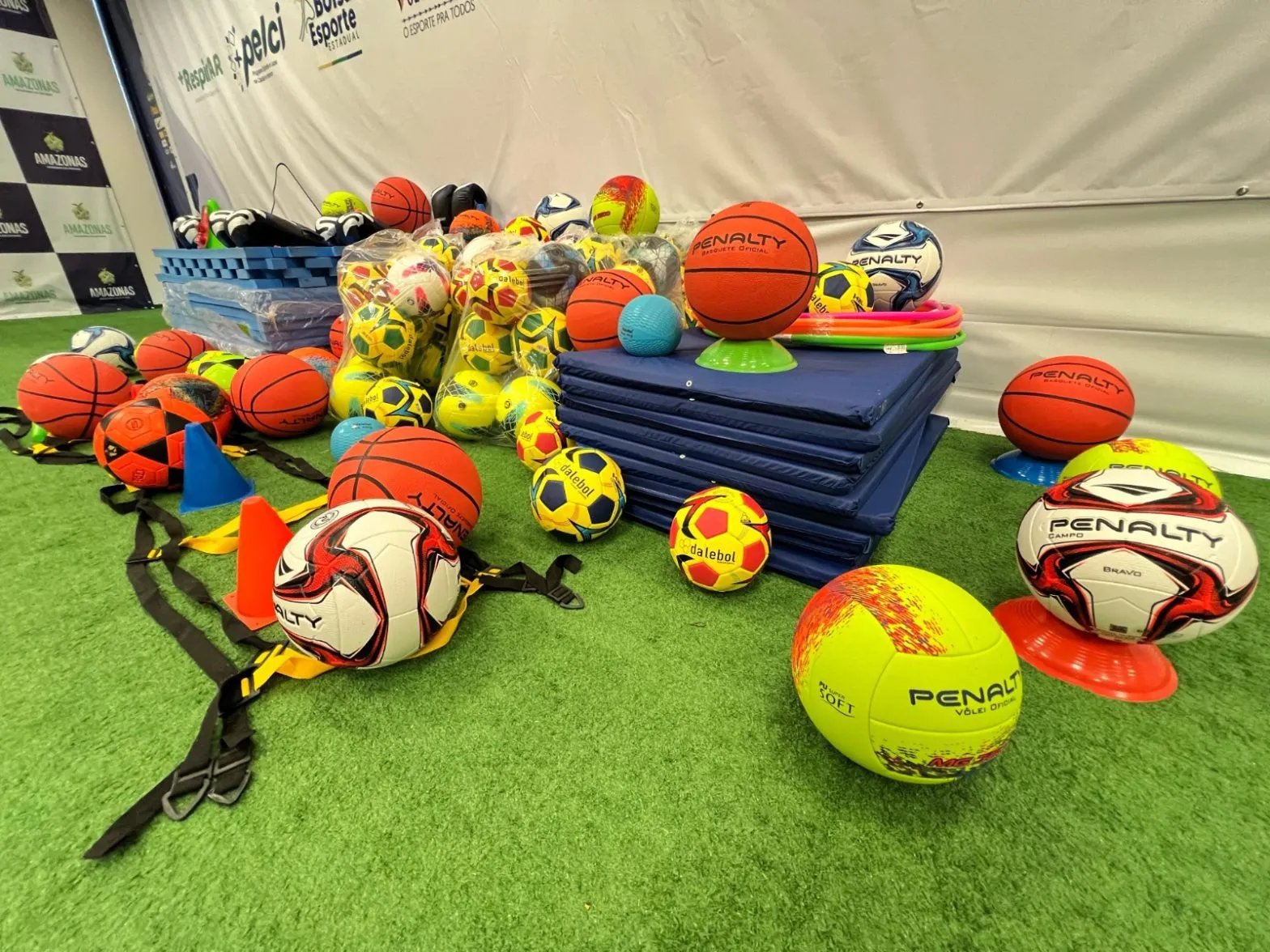Governo do Amazonas faz entrega de material esportivo ao município de Boa Vista do Ramos