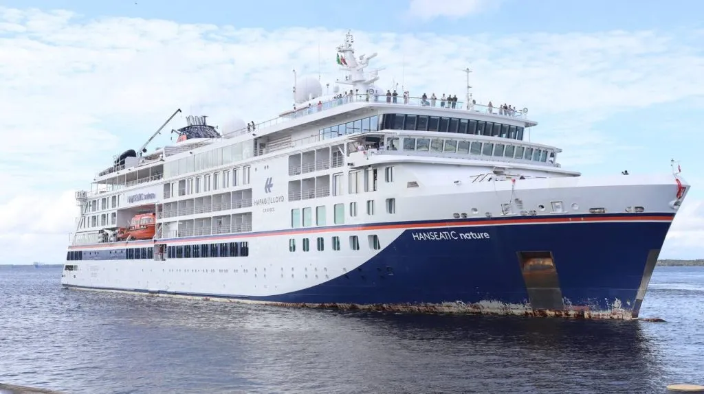 Temporada de Cruzeiros 2024/2025: Hanseatic Nature atraca em Manaus com mais de 400 turistas