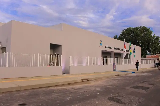 fachada da Câmara Municipal de Parintins