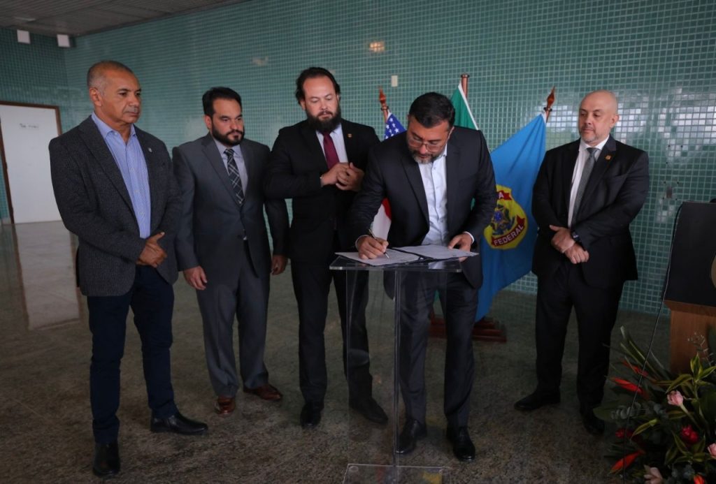 Governador Wilson Lima firma acordo com a Polícia Federal para uso compartilhado de hangar no Aeroporto Eduardo Gomes