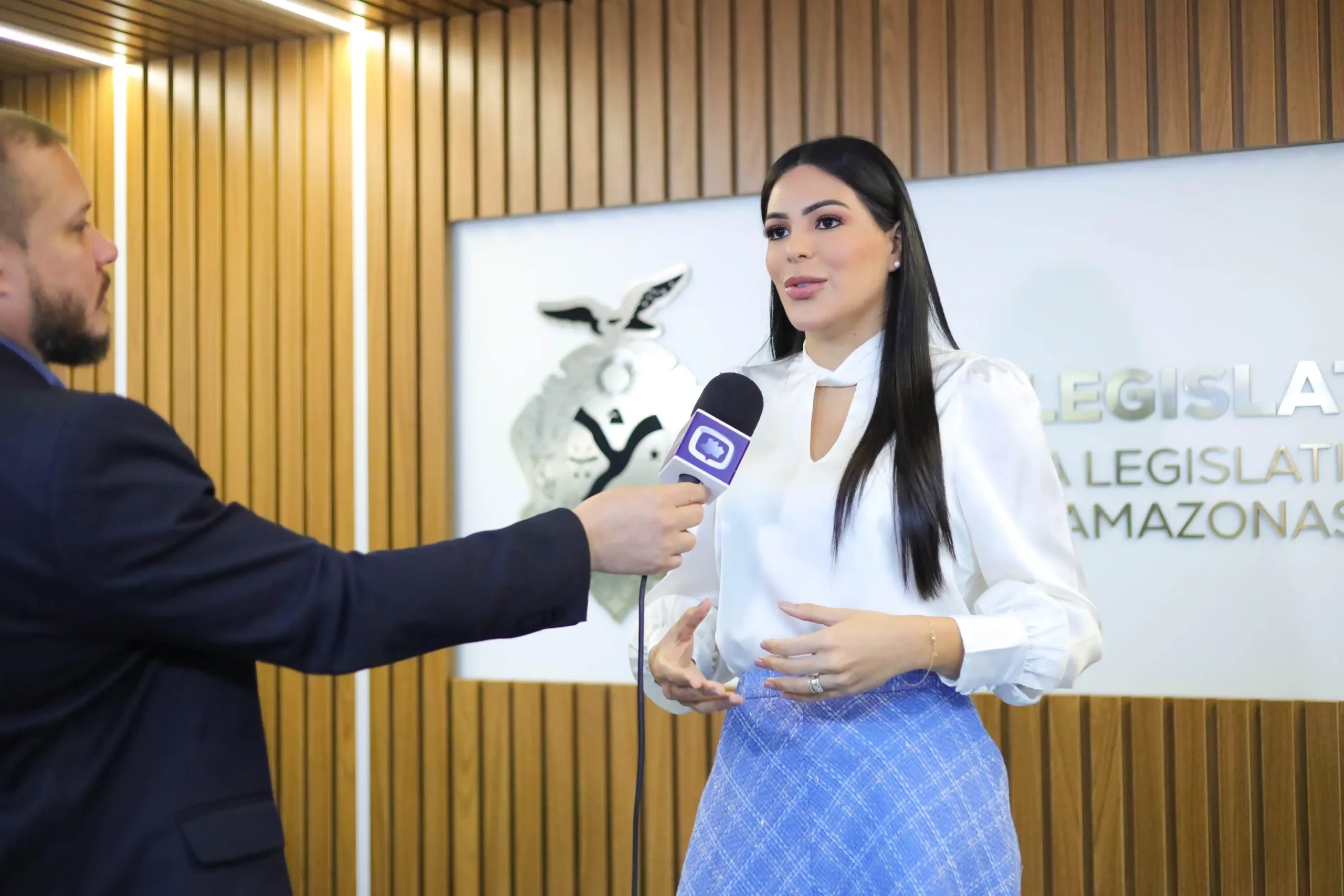 Deputada Mayra Dias cobra medidas urgentes contra a violência nas escolas estaduais do Amazonas