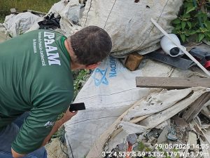 Ipaam aplica multas de R$ 1,5 milhão, embarga área de lixeira clandestina e apreende máquinas em Manaus