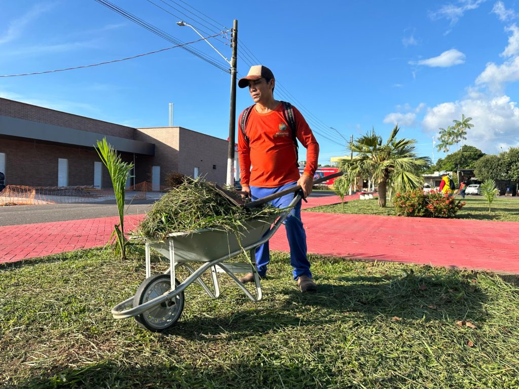 WhatsApp-Image-2025-06-07-at-10.38.55-1024x768 Prefeitura de Parintins intensifica Serviços de limpeza nas ruas da cidade